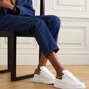 ALEXANDER MCQUEEN
Leopard-print suede and leather